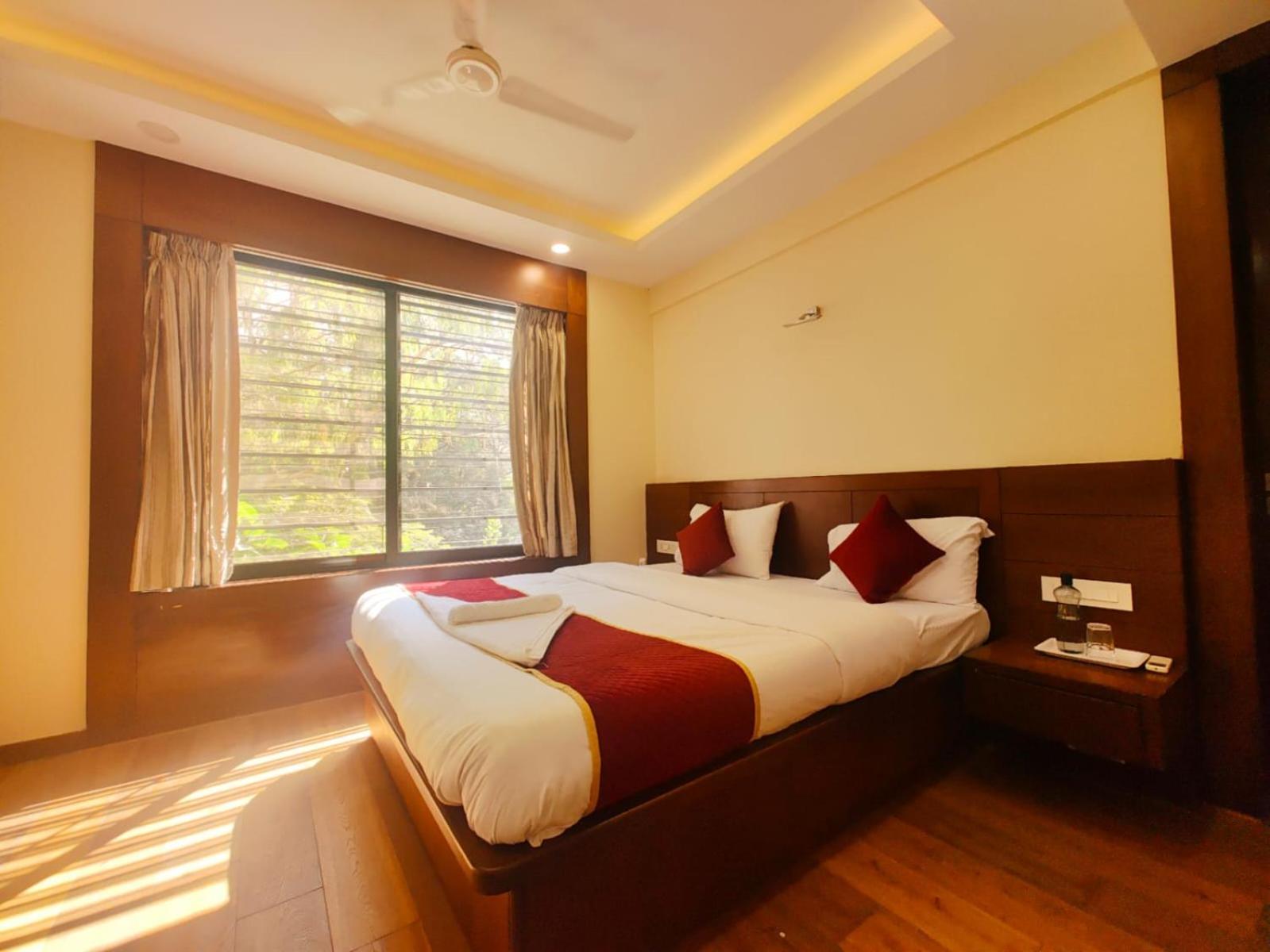 Sun Solitaire Pune Exterior foto